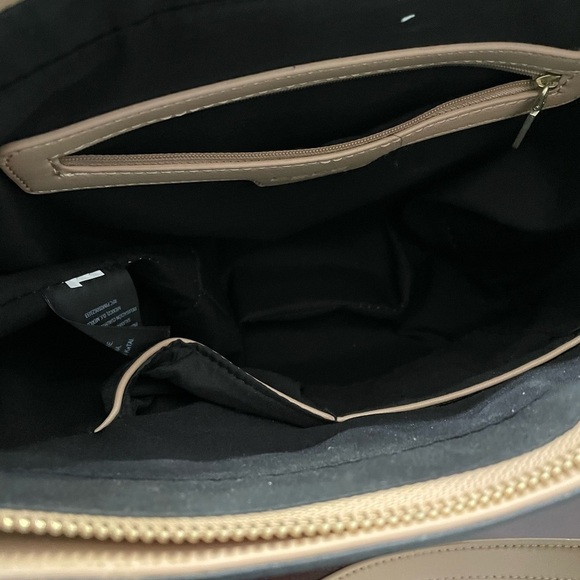 Bebe women’s two tone four smooth leather tote/ Handbag with top zipper. - Picture 5 of 5